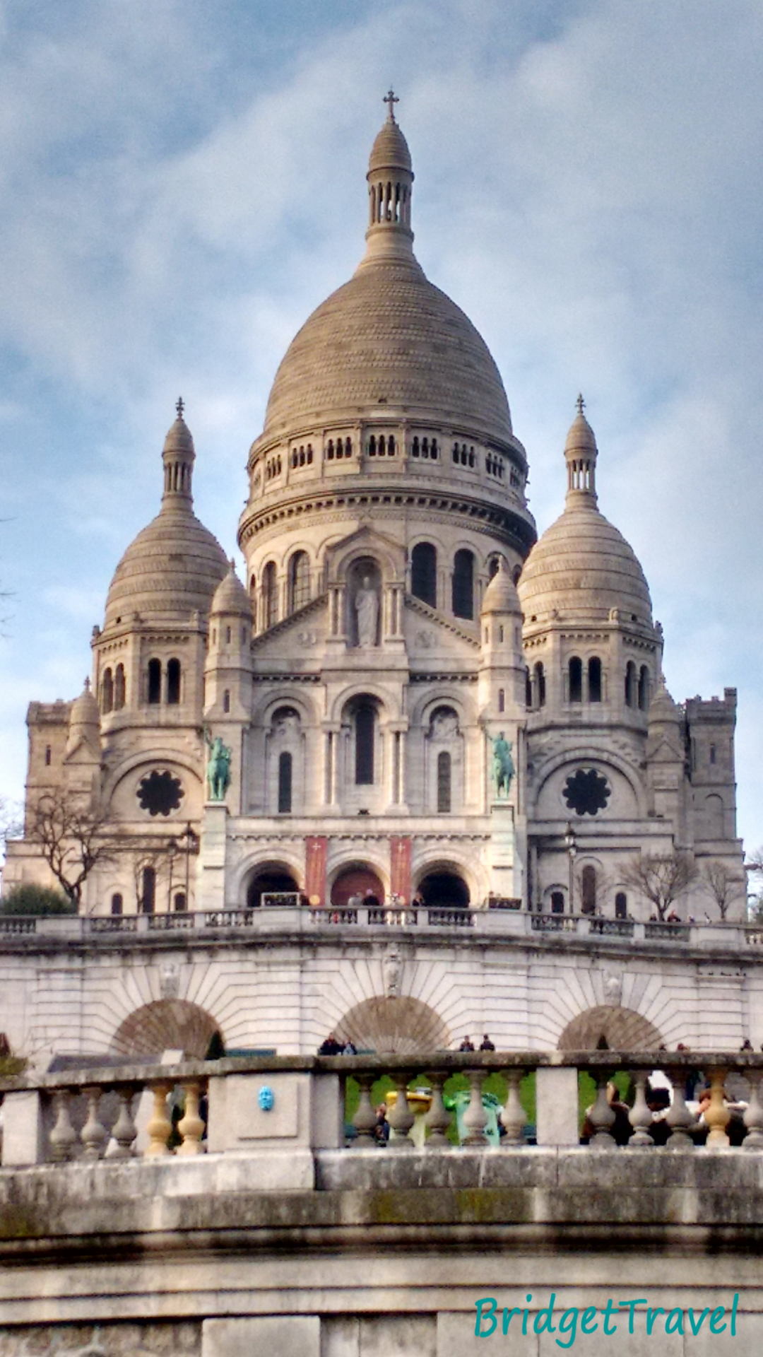 Widok na Paryż ze wzgórza z Katedry Najświętszego Serca Pana Jezusa, Francja