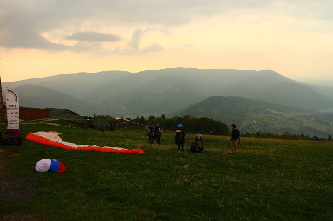 Paralotniarze na Górze Żar, Beskid Mały