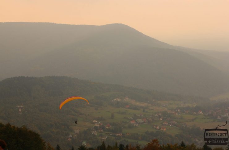 WWidok z G. Żar i paralotniarz