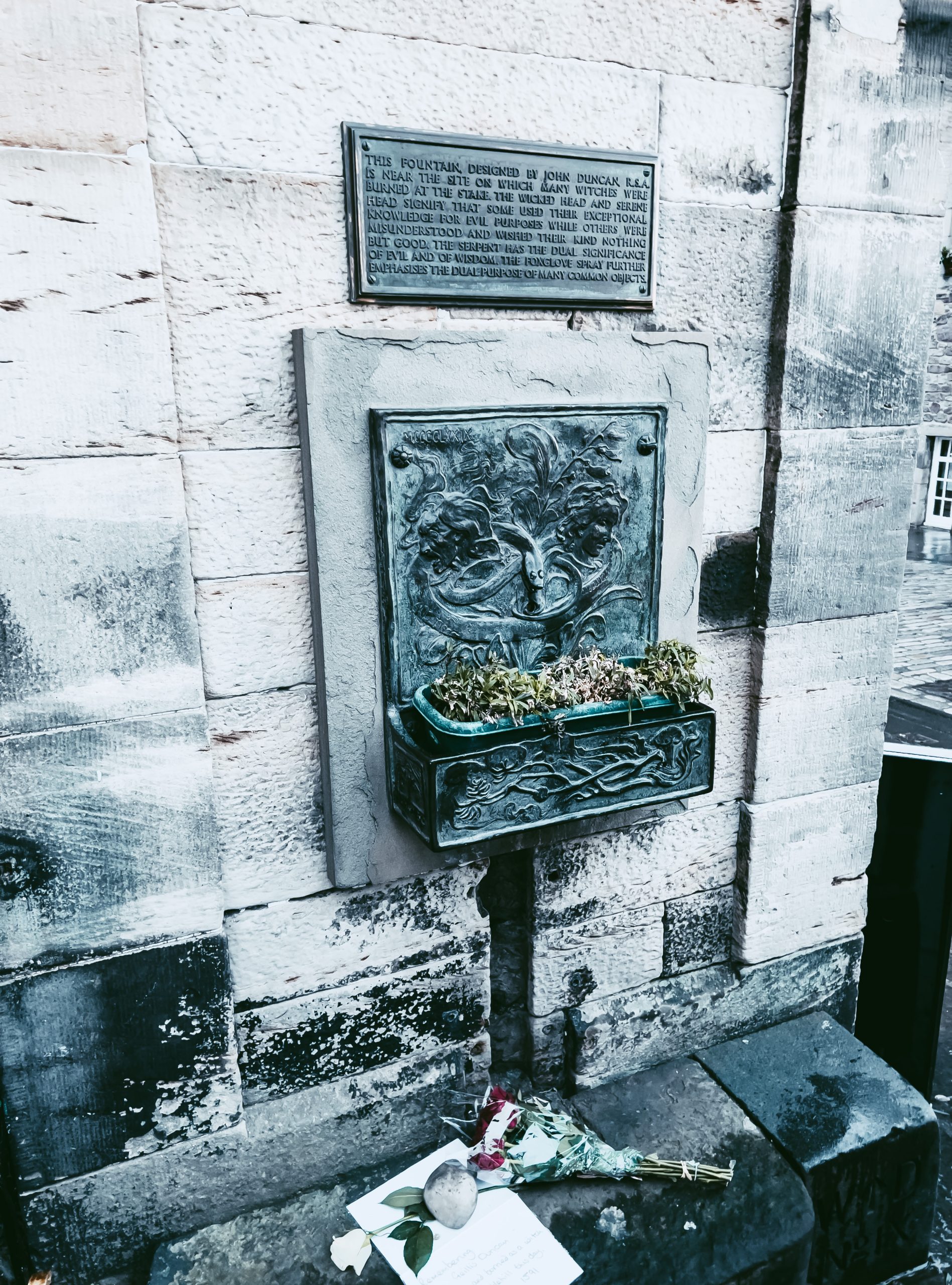 The Witche's Well, Edynburg. Miejsce historyczne, które warto zobaczyć w Szkocji