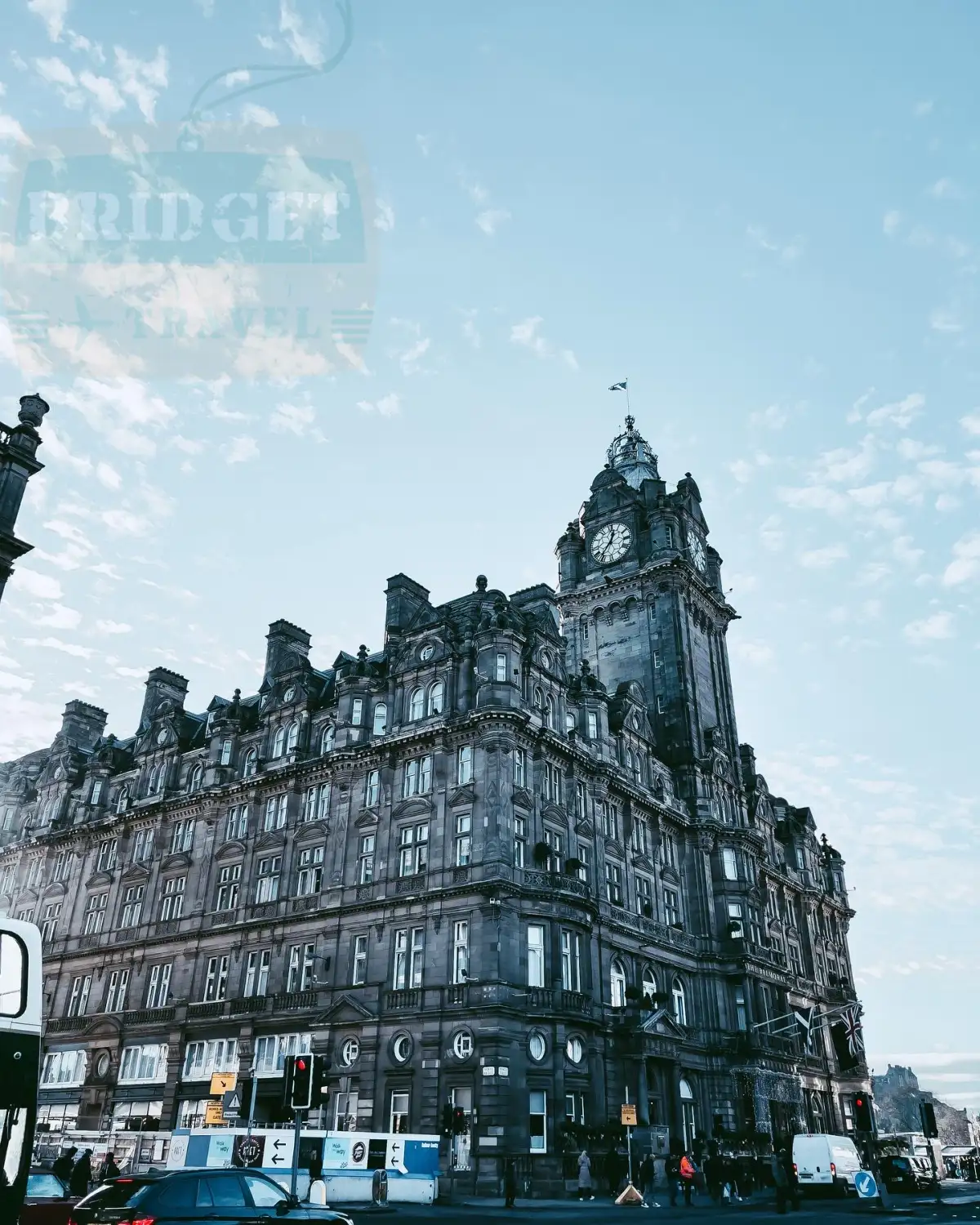 Budynek hotelu Balmoral w Edynburgu. Miejsce, w którym J.K. Rowling pisała ostatni tom Harrego Pottera. Miejsce na szlaku Harrego Pottera. Edynburg atrakcje.