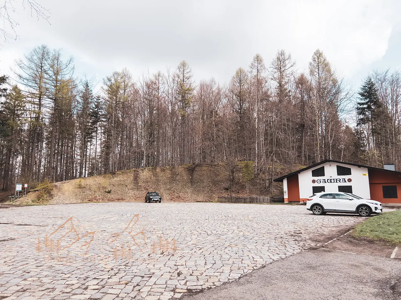 Parking na Przełęczy Przegibek