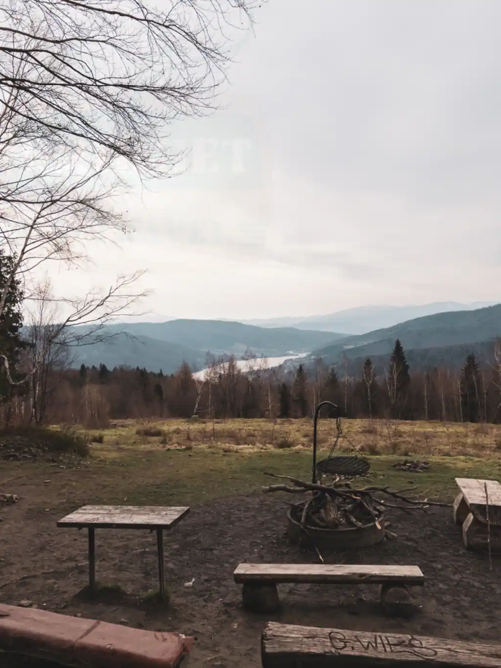 Miejsce na ognisko oraz punkt widokowy na Jezioro Międzybrodzkie