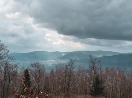 Widok z polany obok dawnego schroniska "Widok na Tatry", szlak niebieski na Czupel