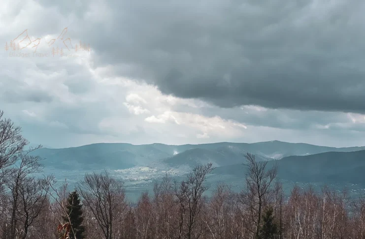 Widok z polany obok dawnego schroniska "Widok na Tatry", szlak niebieski na Czupel