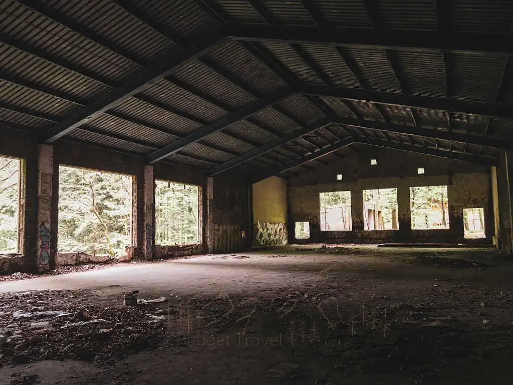 Urbex w Kozubniku, ruiny kompleksu wypoczynkowego