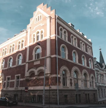 Bielsko-Biała: atrakcje, góry, Fiat 126p, Reksio i murale (przewodnik)